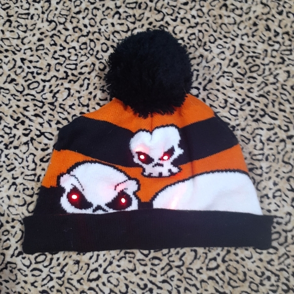 💥3/$25💥LED Adjustable Glowing Eye Skull Hat NWOT - Picture 2 of 7